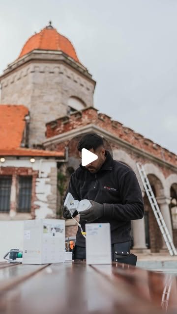 Equipo de Punto Alarmas preparando una instalación de seguridad